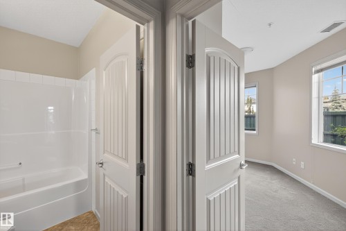 112 2503 Hanna Crescent, Edmonton, AB - Indoor Photo Showing Bathroom