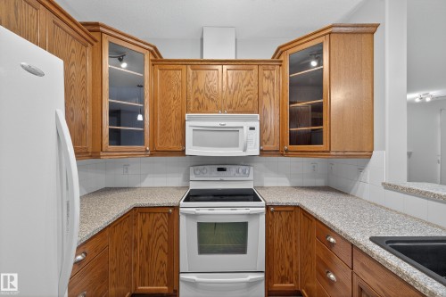 112 2503 Hanna Crescent, Edmonton, AB - Indoor Photo Showing Kitchen