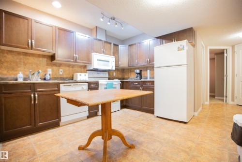 12026 91 Street, Edmonton, AB - Indoor Photo Showing Kitchen