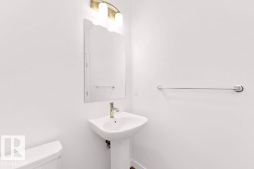 1529 Plum Circle, Edmonton, AB - Indoor Photo Showing Bathroom