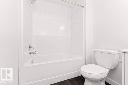 1529 Plum Circle, Edmonton, AB - Indoor Photo Showing Bathroom