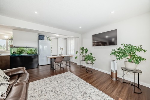 29 Sunset Boulevard, St. Albert, AB - Indoor Photo Showing Living Room