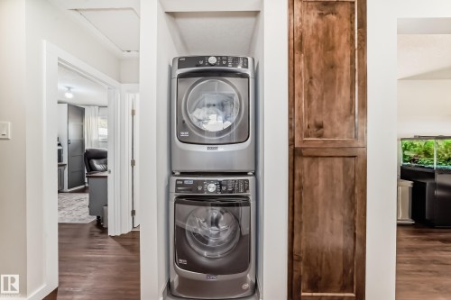 29 Sunset Boulevard, St. Albert, AB - Indoor Photo Showing Laundry Room