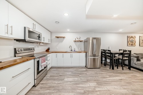 29 Sunset Boulevard, St. Albert, AB - Indoor Photo Showing Kitchen