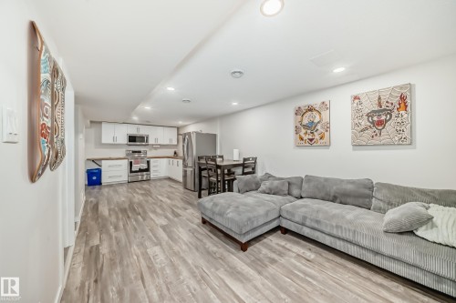 29 Sunset Boulevard, St. Albert, AB - Indoor Photo Showing Living Room