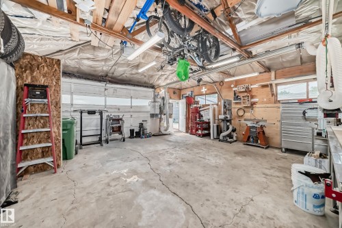 29 Sunset Boulevard, St. Albert, AB - Indoor Photo Showing Garage