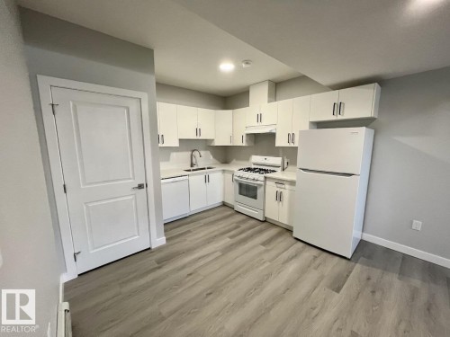 290 Rolston Wynd, Leduc, AB - Indoor Photo Showing Kitchen