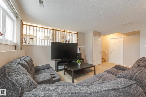 18812 93 Avenue, Edmonton, AB - Indoor Photo Showing Living Room