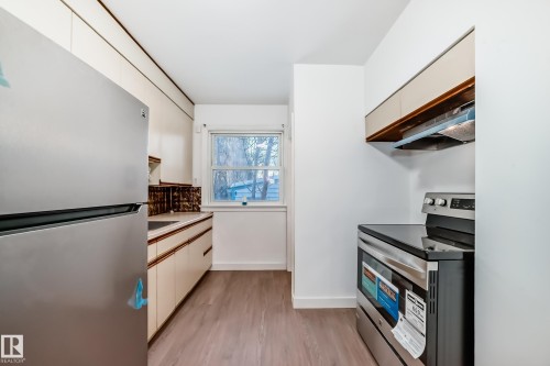 13919 107A Ave, Edmonton, AB - Indoor Photo Showing Kitchen