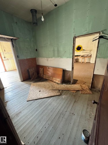 5204 50 Street, Vilna, AB - Indoor