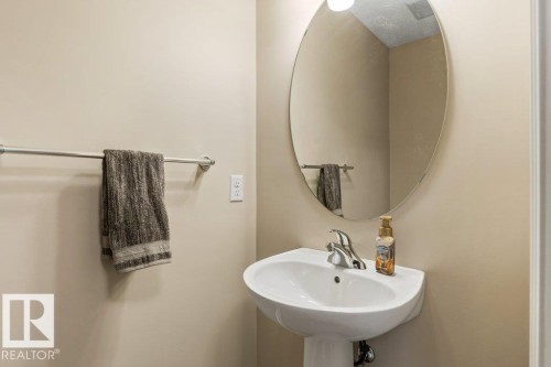 7803 173 Avenue, Edmonton, AB - Indoor Photo Showing Bathroom