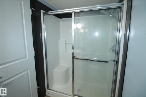 105 3719 Whitelaw Lane, Edmonton, AB - Indoor Photo Showing Bathroom