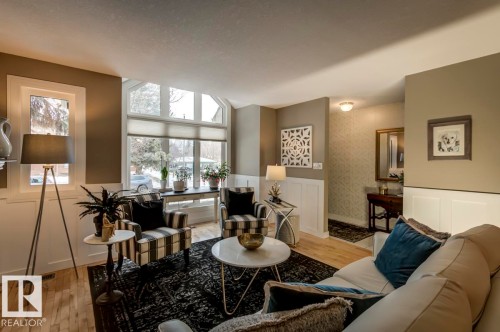 9743 91 Street, Edmonton, AB - Indoor Photo Showing Living Room