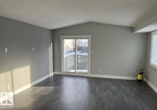 554 Willow Crest, Edmonton, AB - Indoor Photo Showing Other Room