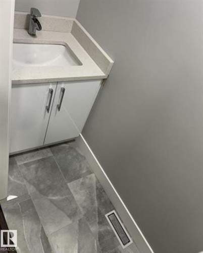 554 Willow Crest, Edmonton, AB - Indoor