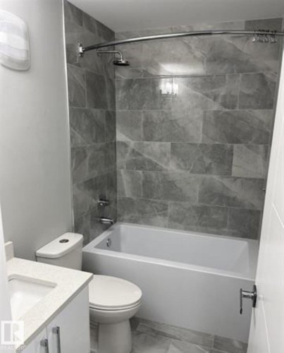 554 Willow Crest, Edmonton, AB - Indoor Photo Showing Bathroom