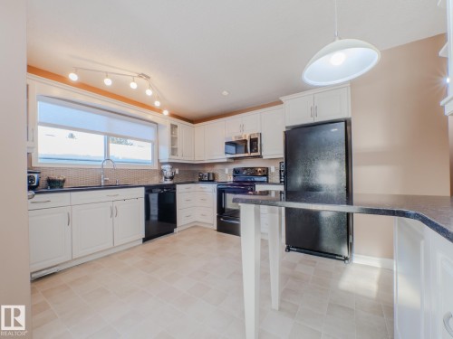3204 113B Street, Edmonton, AB - Indoor Photo Showing Kitchen