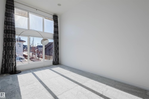 Unfurnished room with carpet floors and baseboards - 3547 Mclay Crescent, Edmonton, AB -  Photo Showing Other Room
