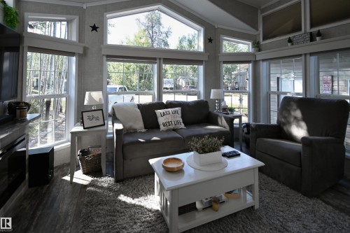 64 53206 Rge Road 55 A, Rural Parkland County, AB - Indoor Photo Showing Living Room