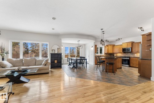 74 Linksview Drive, Spruce Grove, AB - Indoor Photo Showing Living Room
