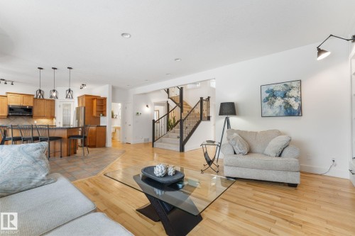 74 Linksview Drive, Spruce Grove, AB - Indoor Photo Showing Living Room