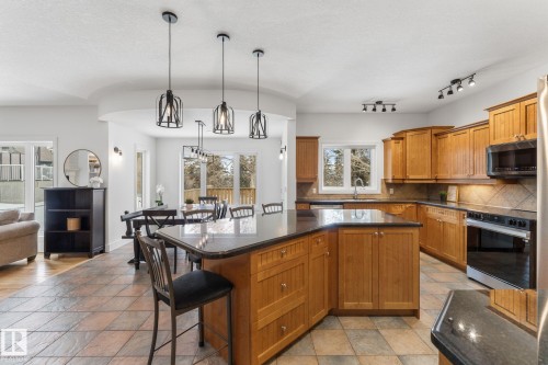 74 Linksview Drive, Spruce Grove, AB - Indoor Photo Showing Kitchen
