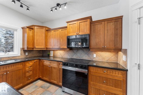 74 Linksview Drive, Spruce Grove, AB - Indoor Photo Showing Kitchen