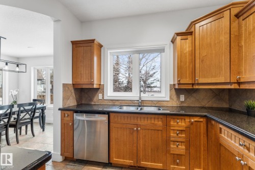 74 Linksview Drive, Spruce Grove, AB - Indoor Photo Showing Kitchen With Double Sink