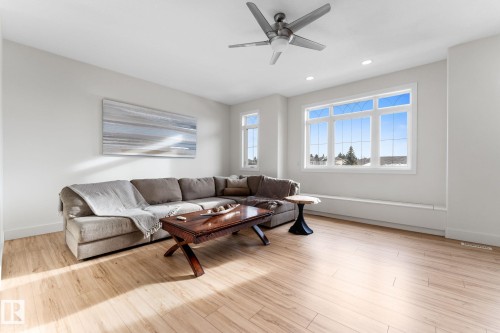 74 Linksview Drive, Spruce Grove, AB - Indoor Photo Showing Living Room