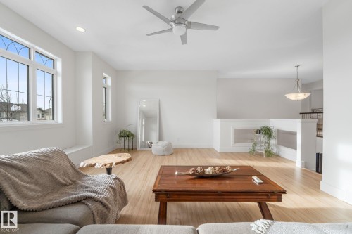 74 Linksview Drive, Spruce Grove, AB - Indoor Photo Showing Living Room