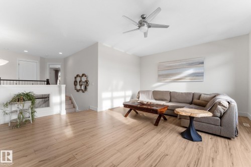 74 Linksview Drive, Spruce Grove, AB - Indoor Photo Showing Living Room