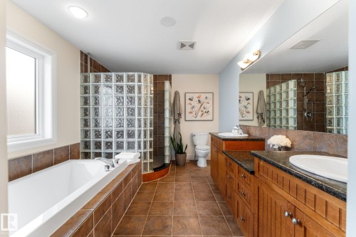 74 Linksview Drive, Spruce Grove, AB - Indoor Photo Showing Bathroom