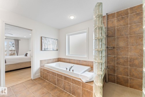 74 Linksview Drive, Spruce Grove, AB - Indoor Photo Showing Bathroom
