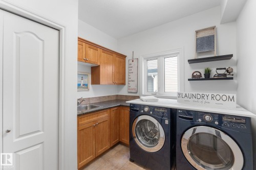74 Linksview Drive, Spruce Grove, AB - Indoor Photo Showing Laundry Room