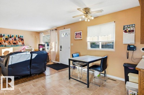 4704 54 Avenue, Wetaskiwin, AB - Indoor Photo Showing Dining Room
