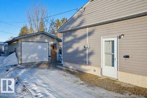 4704 54 Avenue, Wetaskiwin, AB - Outdoor With Exterior