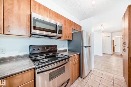 304 10303 105 Street, Edmonton, AB - Indoor Photo Showing Kitchen