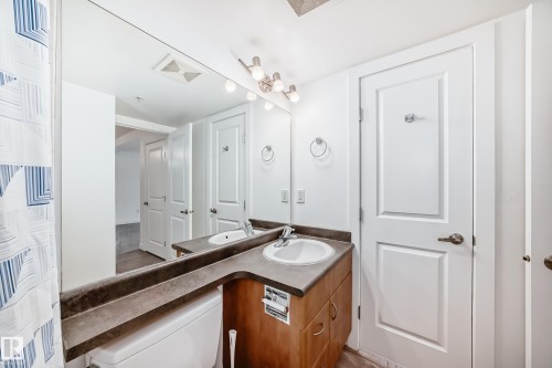 304 10303 105 Street, Edmonton, AB - Indoor Photo Showing Bathroom