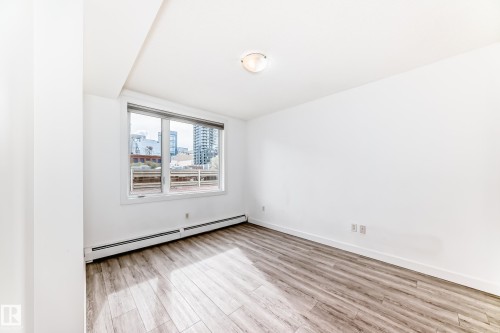 304 10303 105 Street, Edmonton, AB - Indoor Photo Showing Other Room