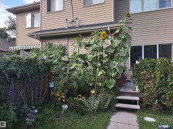 Property entrance with a wooden deck - 