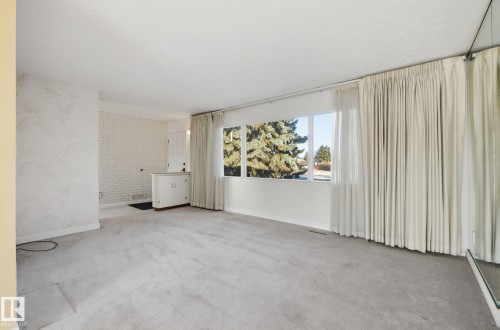 Empty room featuring wallpapered walls and carpet floors - 12916 95A Street, Edmonton, AB - Indoor