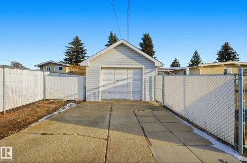 Detached garage featuring driveway - 12916 95A Street, Edmonton, AB - Outdoor