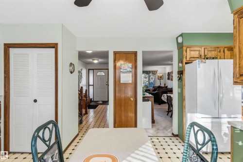 Dining area featuring a ceiling fan and light floors - 17619 94 Ave, Edmonton, AB - Indoor Photo Showing Other Room