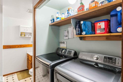 Laundry area featuring washer and clothes dryer and light floors - 17619 94 Ave, Edmonton, AB - Indoor Photo Showing Laundry Room