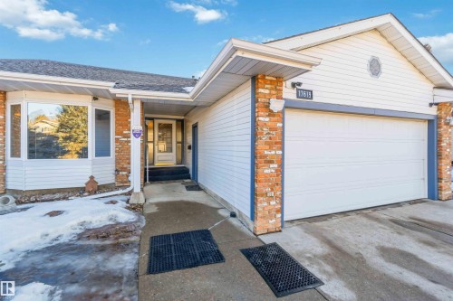 View of front facade with driveway and an attached garage - 17619 94 Ave, Edmonton, AB - Outdoor
