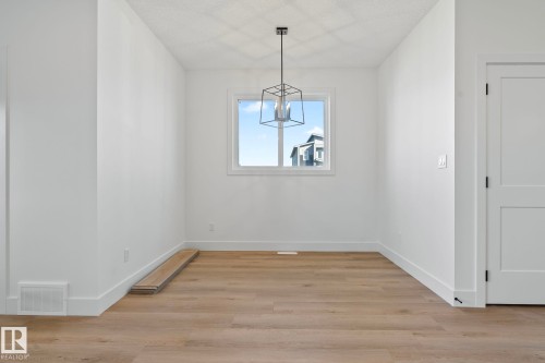326 32 Avenue, Edmonton, AB - Indoor Photo Showing Other Room