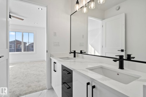 326 32 Avenue, Edmonton, AB - Indoor