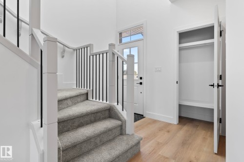 326 32 Avenue, Edmonton, AB - Indoor Photo Showing Other Room