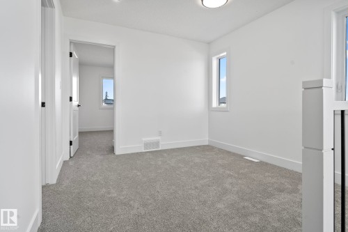 326 32 Avenue, Edmonton, AB - Indoor Photo Showing Other Room