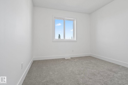 326 32 Avenue, Edmonton, AB - Indoor Photo Showing Other Room